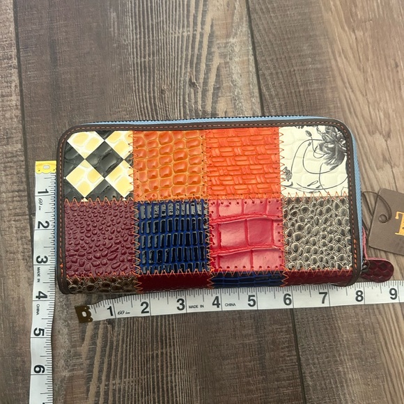 Treska Patchwork Billfold Wristlet Faux Leather Zip Closure Multicolor NWT - Picture 5 of 10